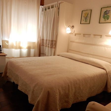 Bed & Breakfast Yin & Yang San Pantaleo Extérieur photo