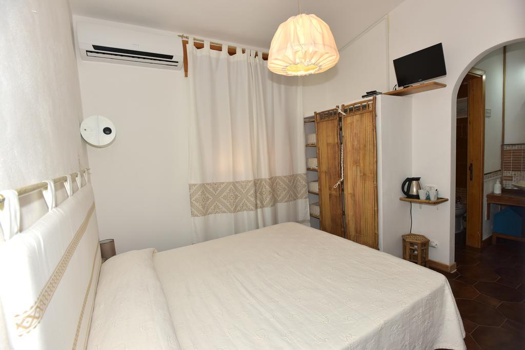 Bed & Breakfast Yin & Yang San Pantaleo Extérieur photo