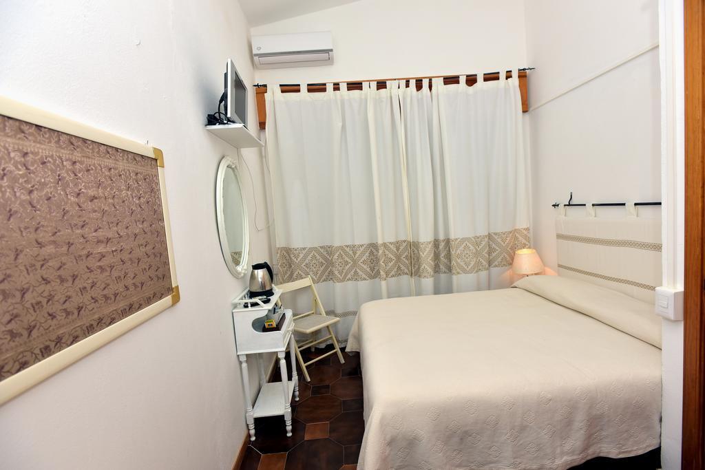 Bed & Breakfast Yin & Yang San Pantaleo Extérieur photo