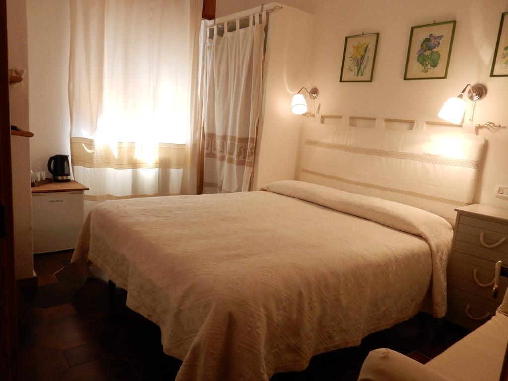Bed & Breakfast Yin & Yang San Pantaleo Extérieur photo