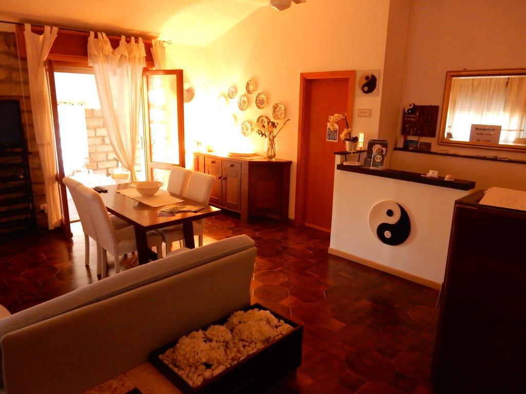 Bed & Breakfast Yin & Yang San Pantaleo Extérieur photo