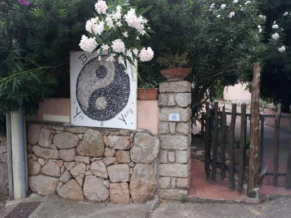 Bed & Breakfast Yin & Yang San Pantaleo Extérieur photo